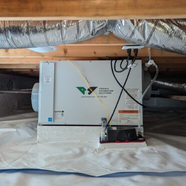 Crawlspace dehumidifier